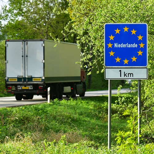 Grenzu-Bertritt-Quadratisch