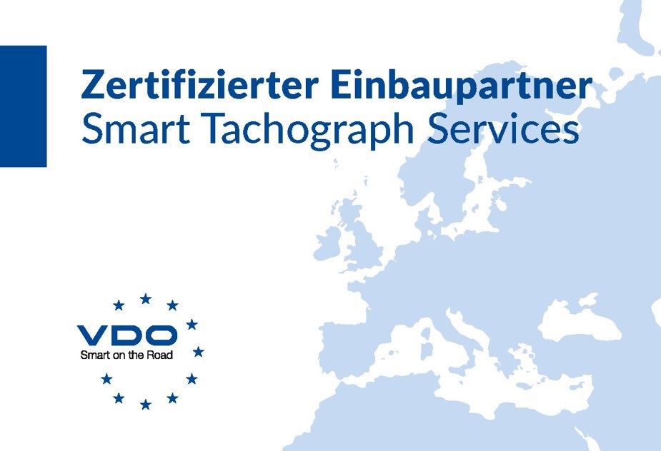 Zertifikatsdarstellung für zertifizierte VDO-Einbaupartner. Das Bild zeigt eine Karte von Europa, das VDO-Logo in einem Kreis aus blauen Sternen und die Bildunterschrift: „Zertifizierter Einbaupartner – Smart Tachograph Services“.